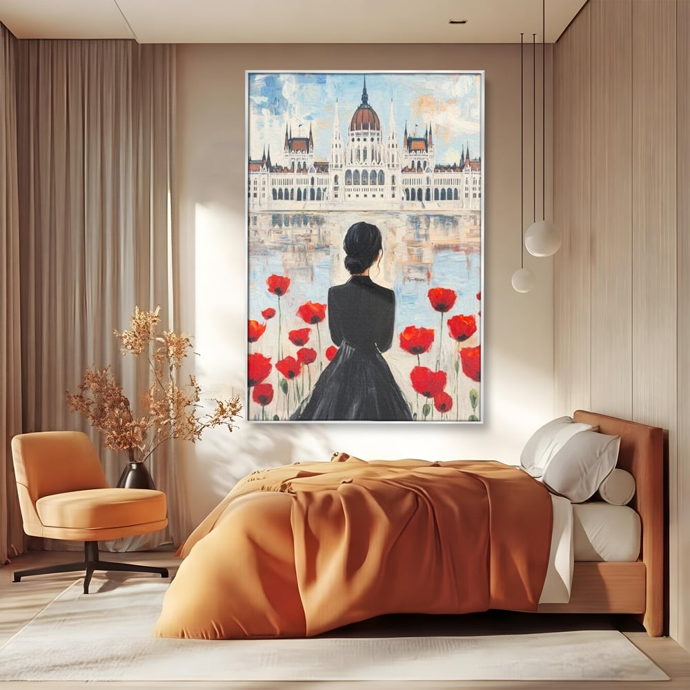 Tablou canvas cu tablou canvas cu femeie si maci, in rama de aluminiu argintiu, pe perete intr-un dormitor